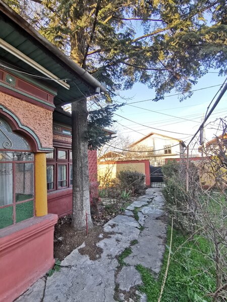 Frumusani, aproape de Bucuresti, casa cu teren 1.000 mp.
