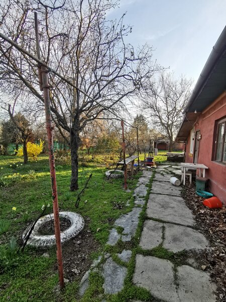Frumusani, aproape de Bucuresti, casa cu teren 1.000 mp.