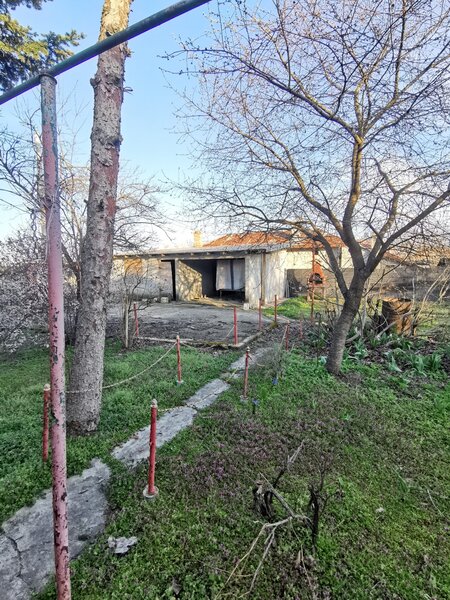Frumusani, aproape de Bucuresti, casa cu teren 1.000 mp.