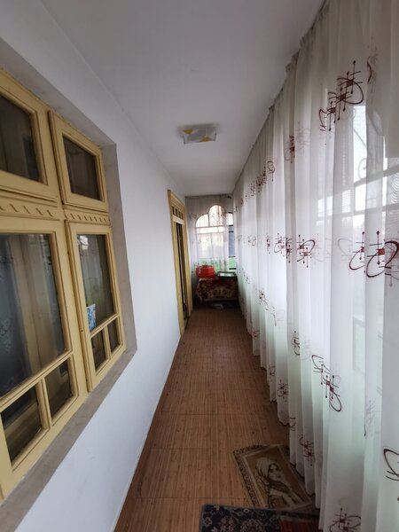 Frumusani, aproape de Bucuresti, casa cu teren 1.000 mp.