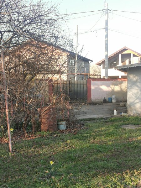 Frumusani, aproape de Bucuresti, casa cu teren 1.000 mp.