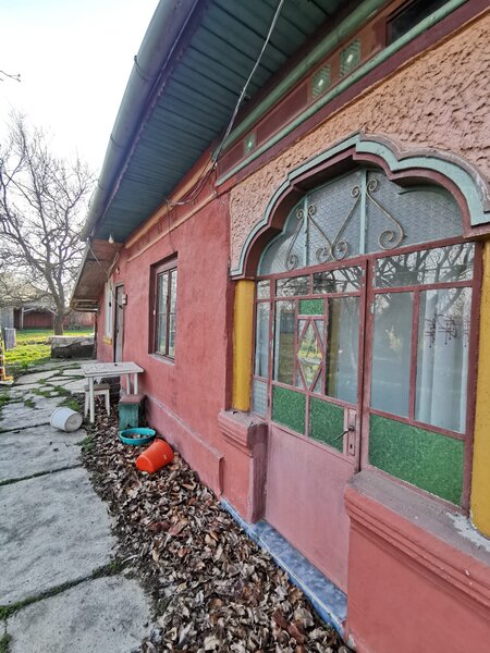 Frumusani, aproape de Bucuresti, casa cu teren 1.000 mp.
